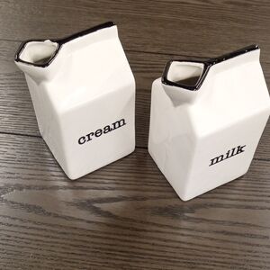 🚜🍒 Ceramic Cream and Milk Cartons